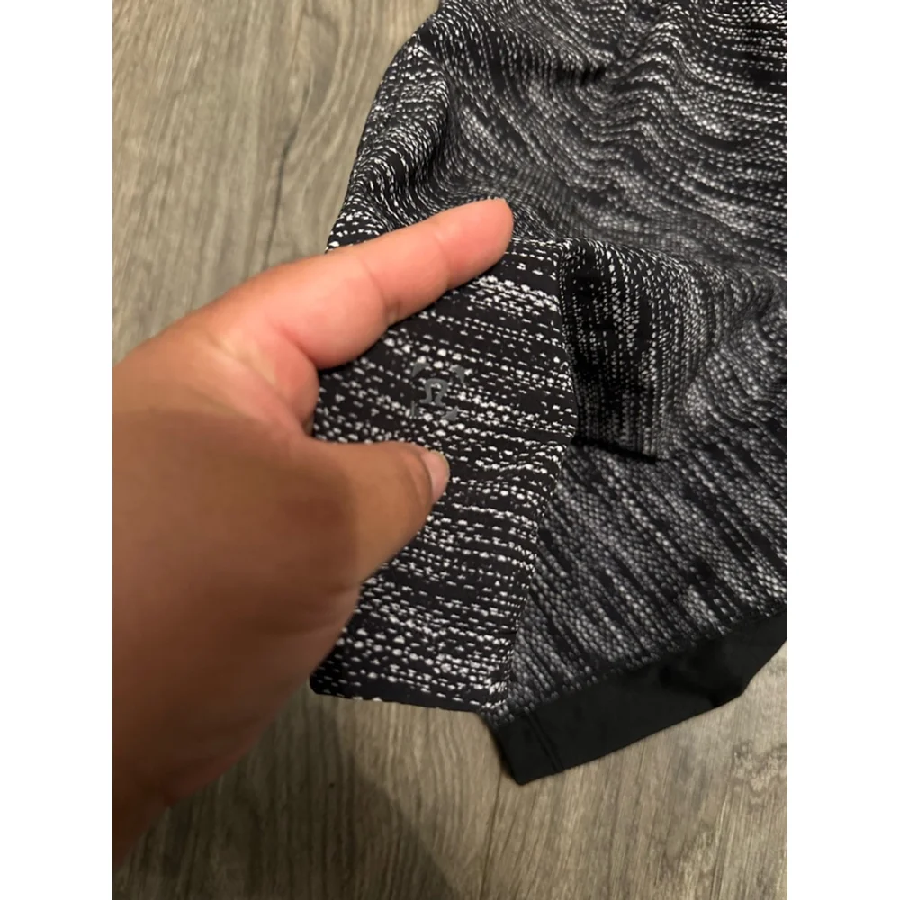 Men’s lululemon shorts - Picture 3 of 5